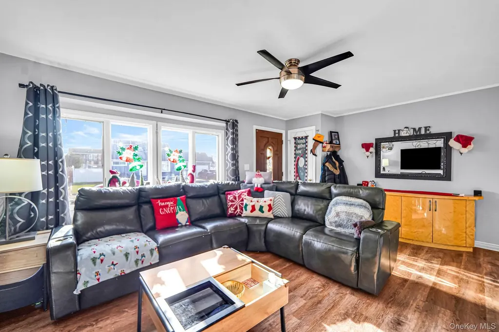 386 33rd Street Lindenhurst NY 11757