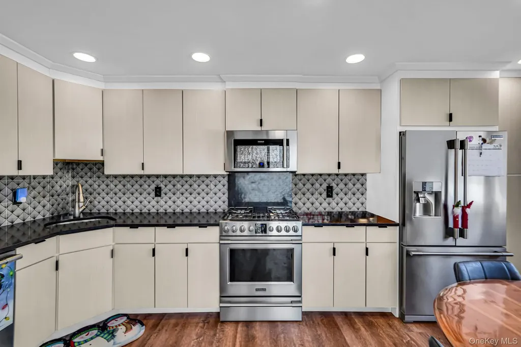 386 33rd Street Lindenhurst NY 11757