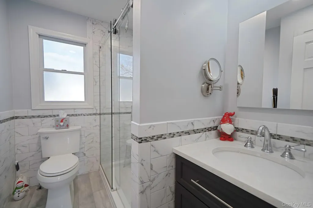 386 33rd Street Lindenhurst NY 11757