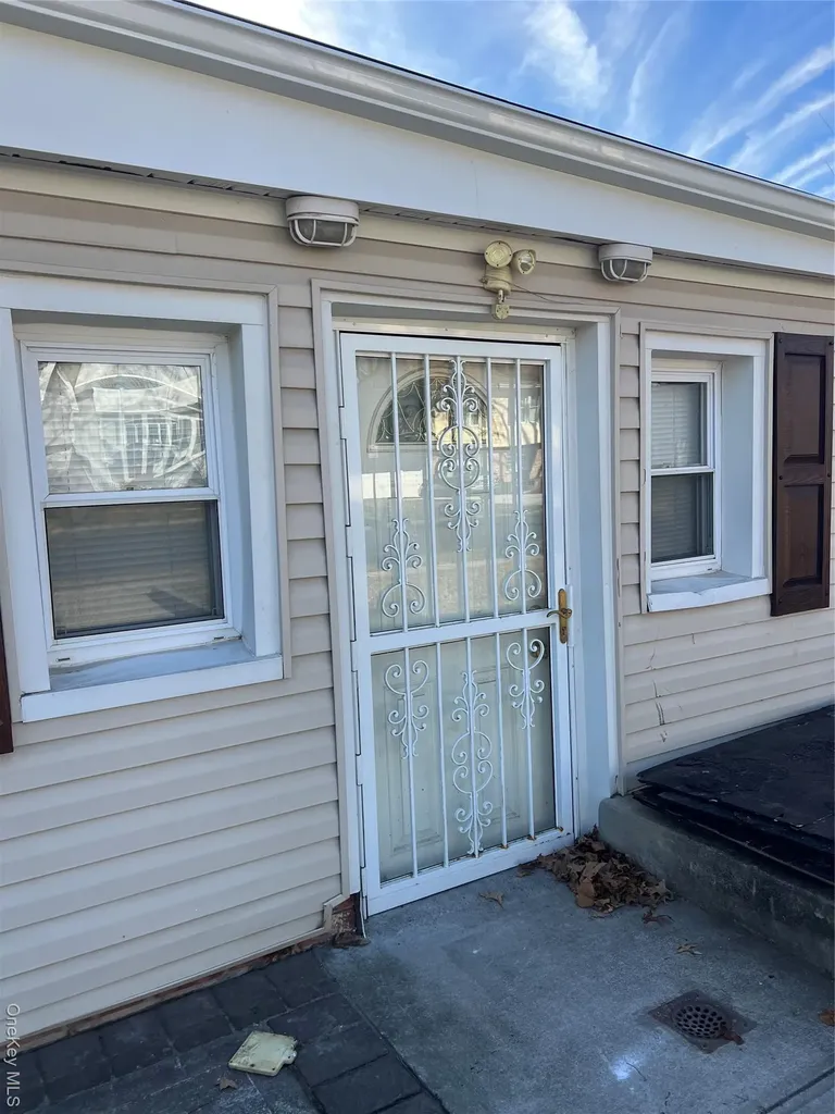 Westbury NY 11590