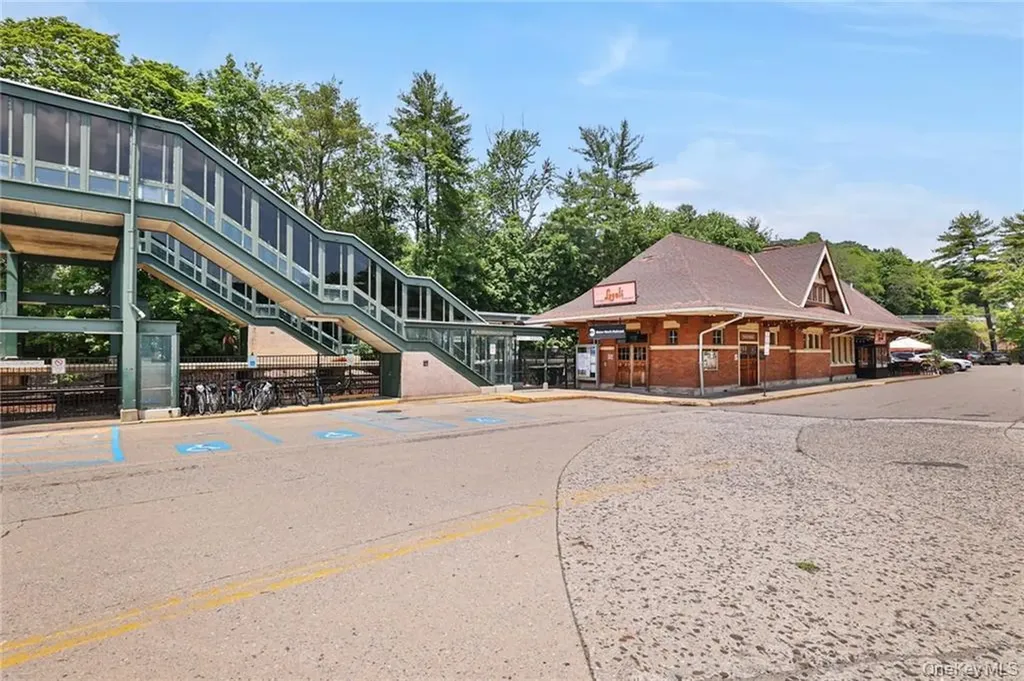 3803 Victoria Drive Mount Kisco NY 10549
