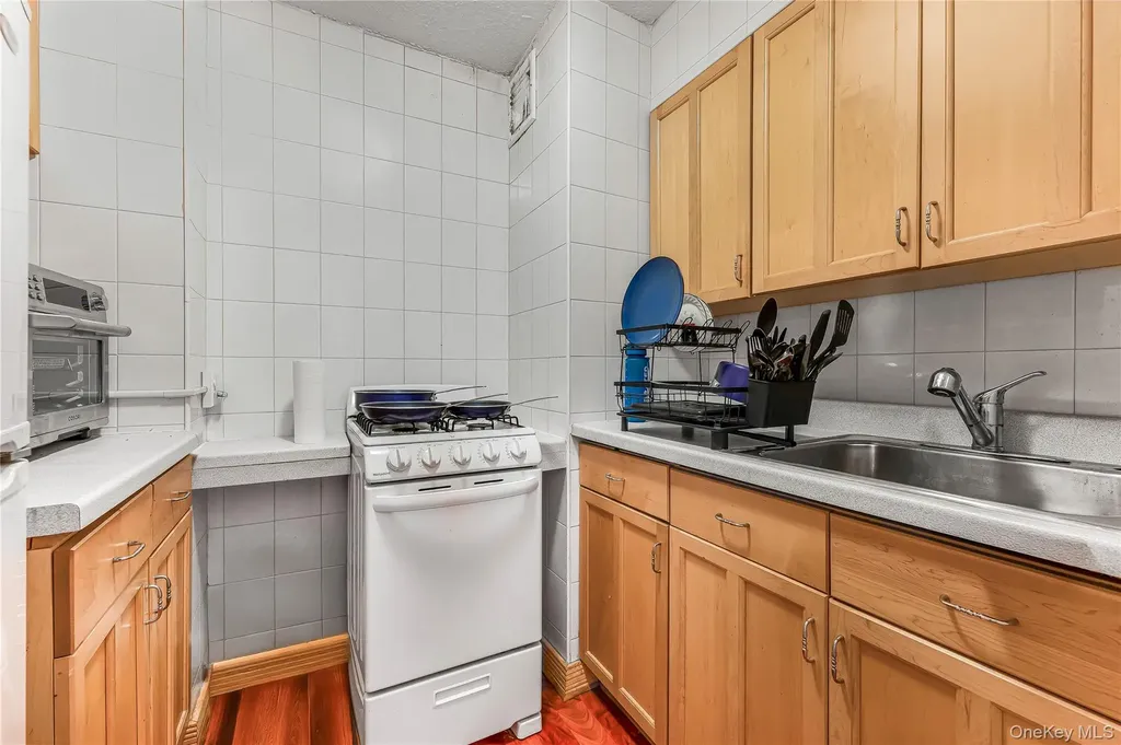 118-17 Union Forest Hills NY 11375