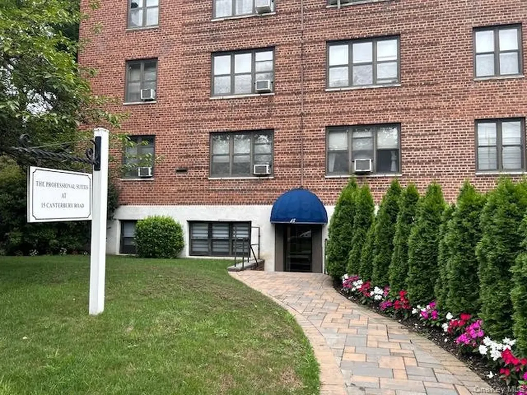 15 Canterbury Road Great Neck NY 11021