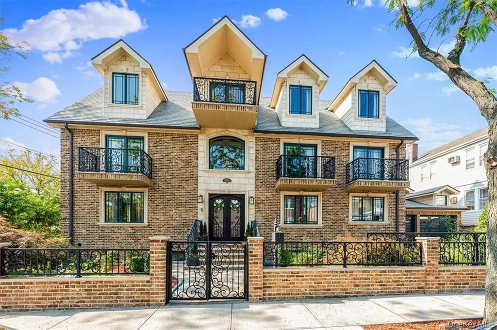 1903 Tomlinson Avenue Bronx NY 10461