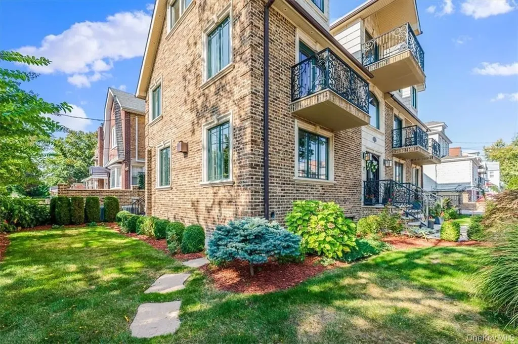 1903 Tomlinson Avenue Bronx NY 10461