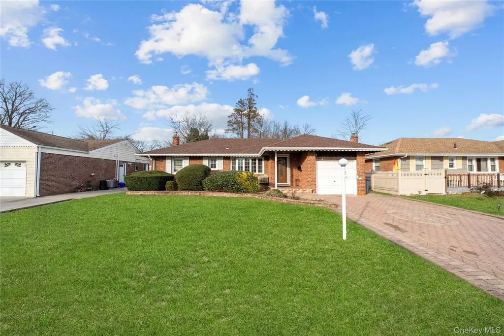 831 Dean Drive Baldwin NY 11510