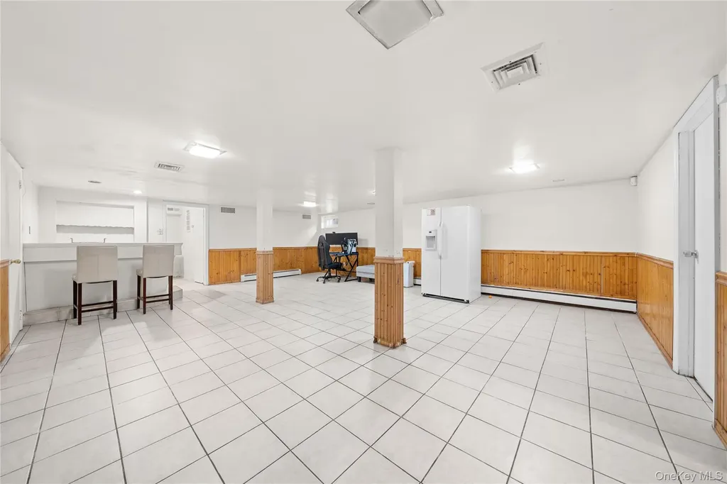 831 Dean Drive Baldwin NY 11510