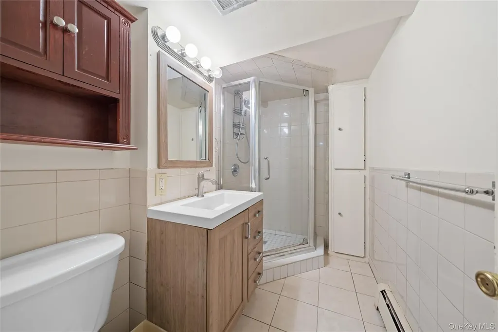 831 Dean Drive Baldwin NY 11510