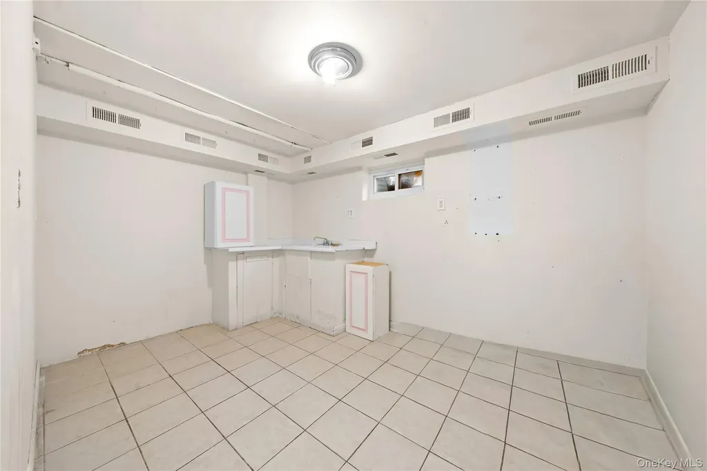 831 Dean Drive Baldwin NY 11510