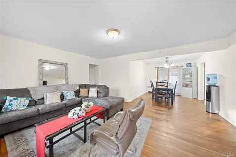 831 Dean Drive Baldwin NY 11510