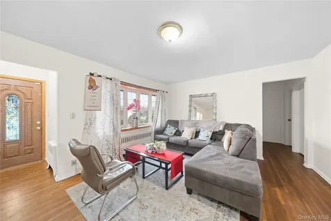 831 Dean Drive Baldwin NY 11510