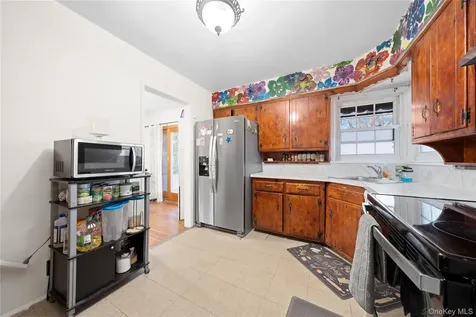 831 Dean Drive Baldwin NY 11510