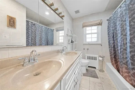 831 Dean Drive Baldwin NY 11510