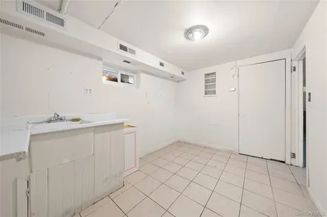 831 Dean Drive Baldwin NY 11510