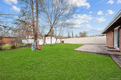 831 Dean Drive Baldwin NY 11510