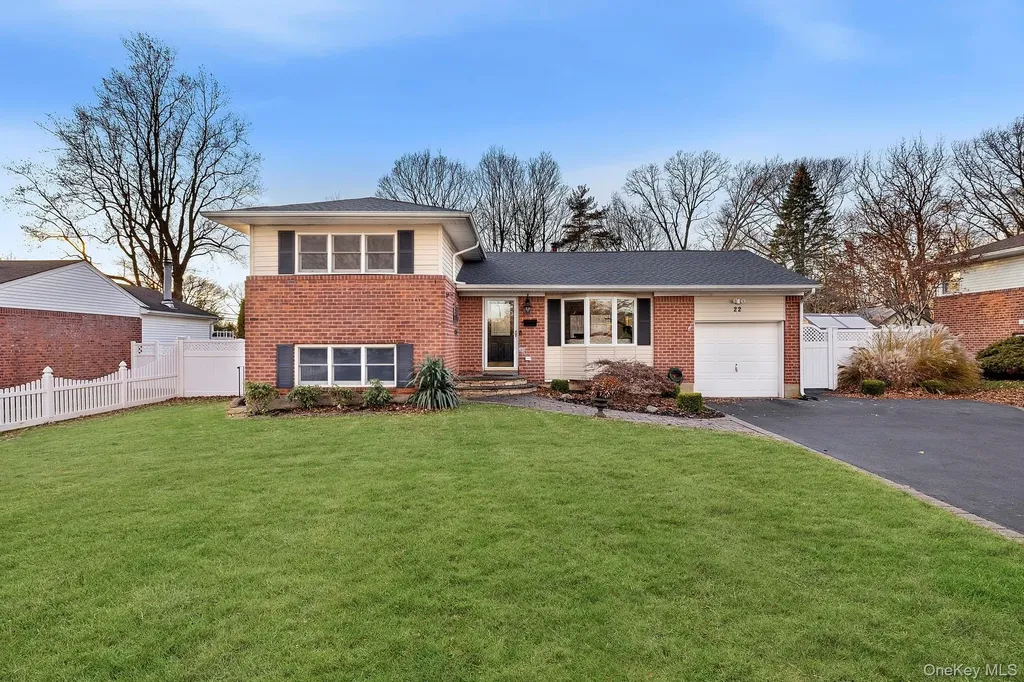 22 Niagara Lane Commack NY 11725