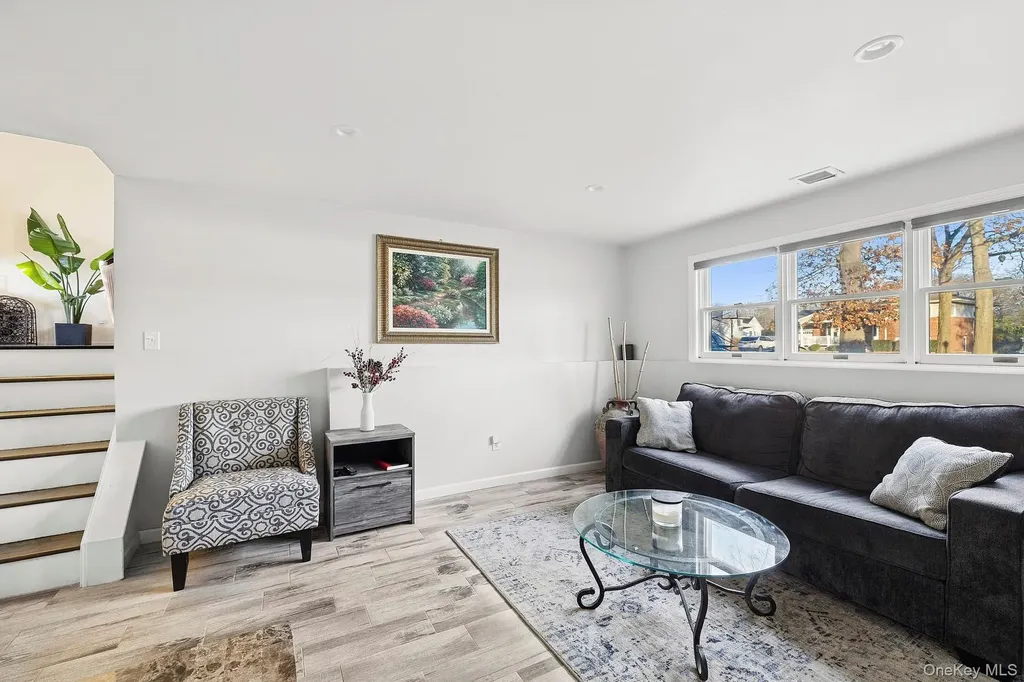 22 Niagara Lane Commack NY 11725
