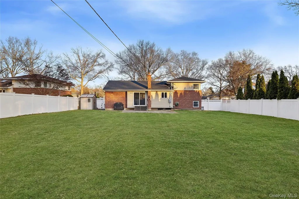 22 Niagara Lane Commack NY 11725