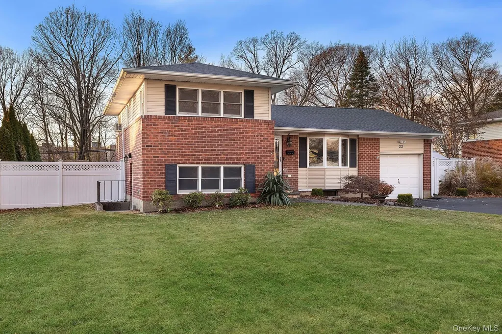 22 Niagara Lane Commack NY 11725