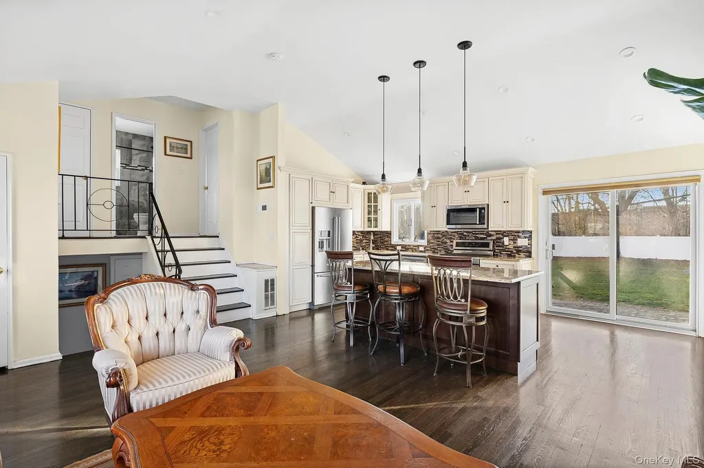 22 Niagara Lane Commack NY 11725