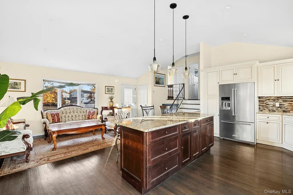 22 Niagara Lane Commack NY 11725