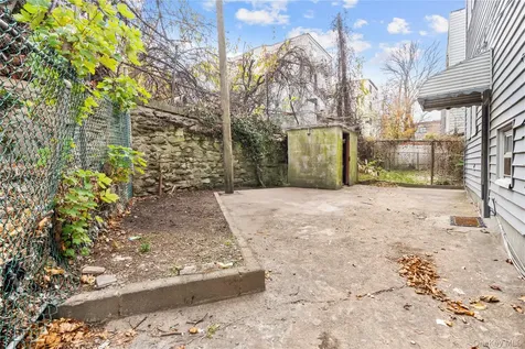28-32 Van Cortlandt Park Avenue Yonkers NY 10705