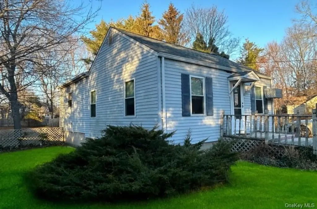 220 Larch Lane Smithtown NY 11787