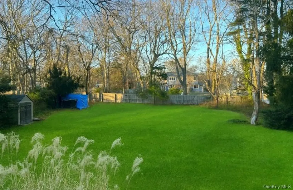 220 Larch Lane Smithtown NY 11787