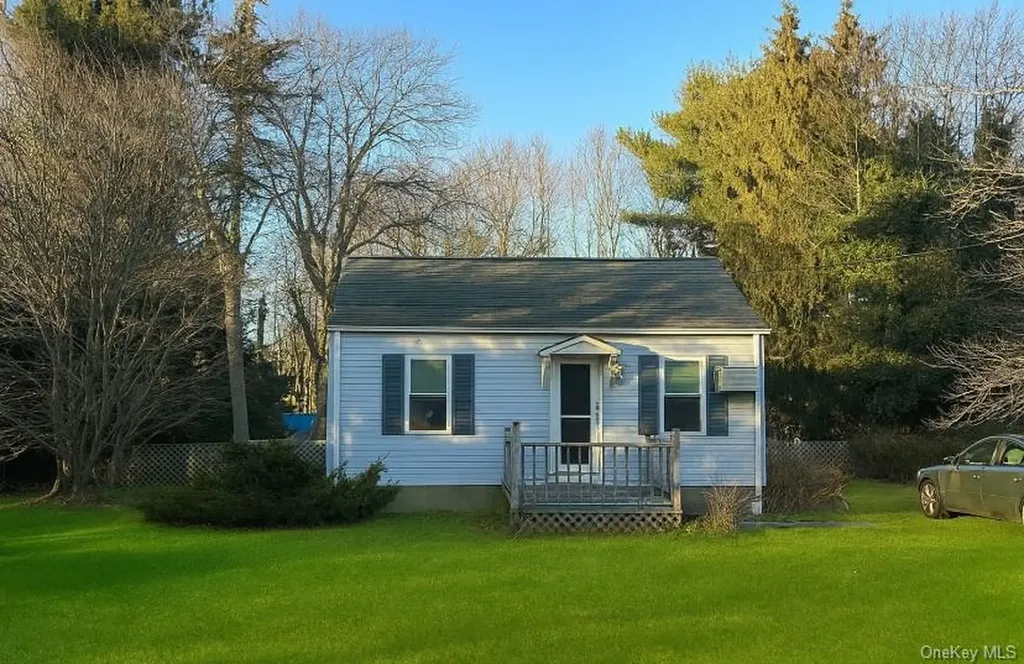 220 Larch Lane Smithtown NY 11787