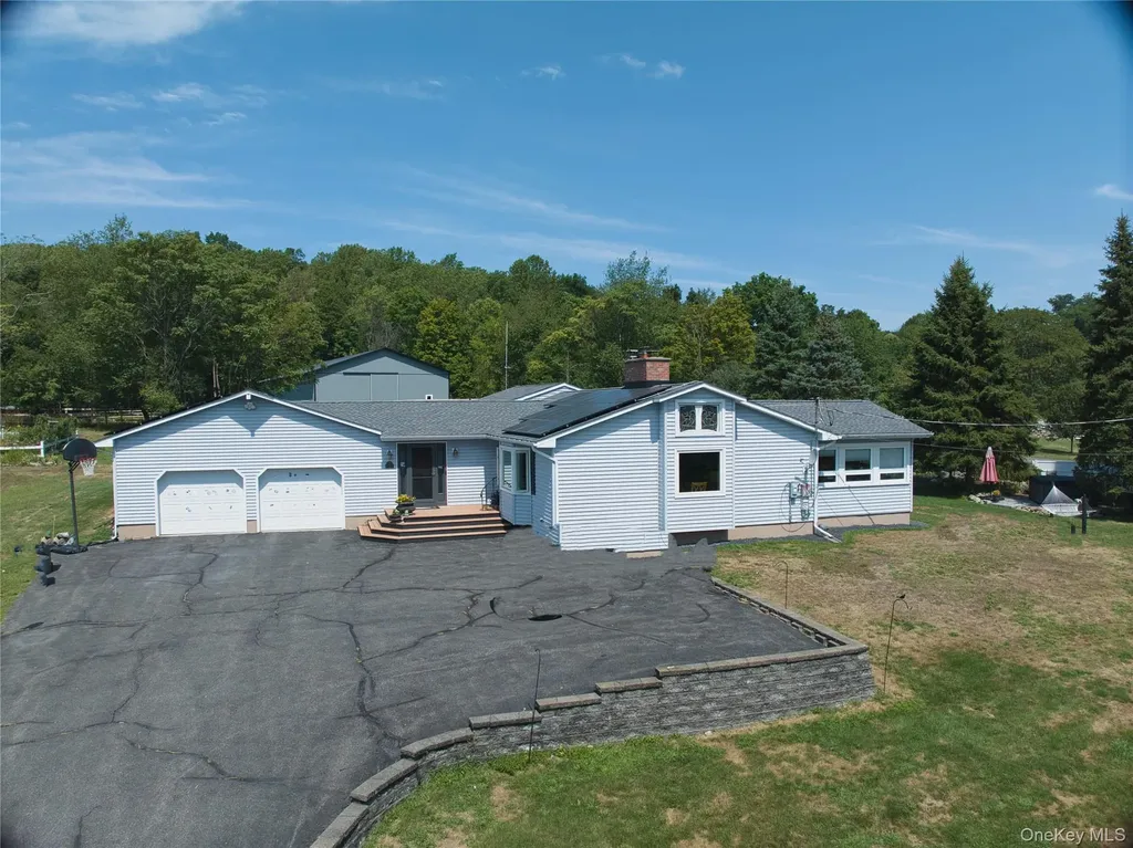65 Bailey Road New Hampton NY 10958