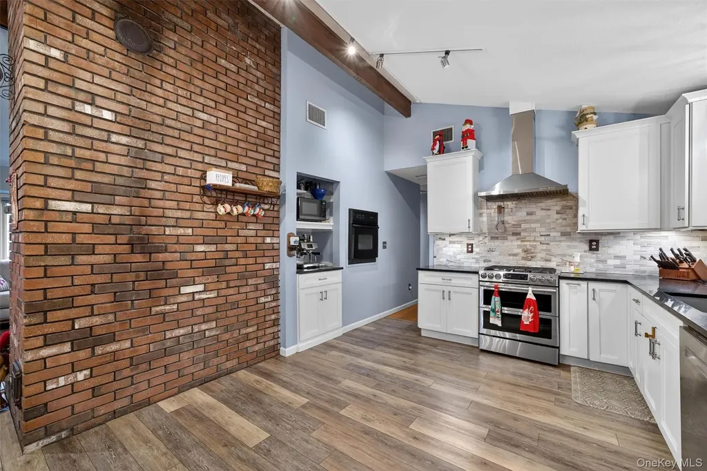 65 Bailey Road New Hampton NY 10958