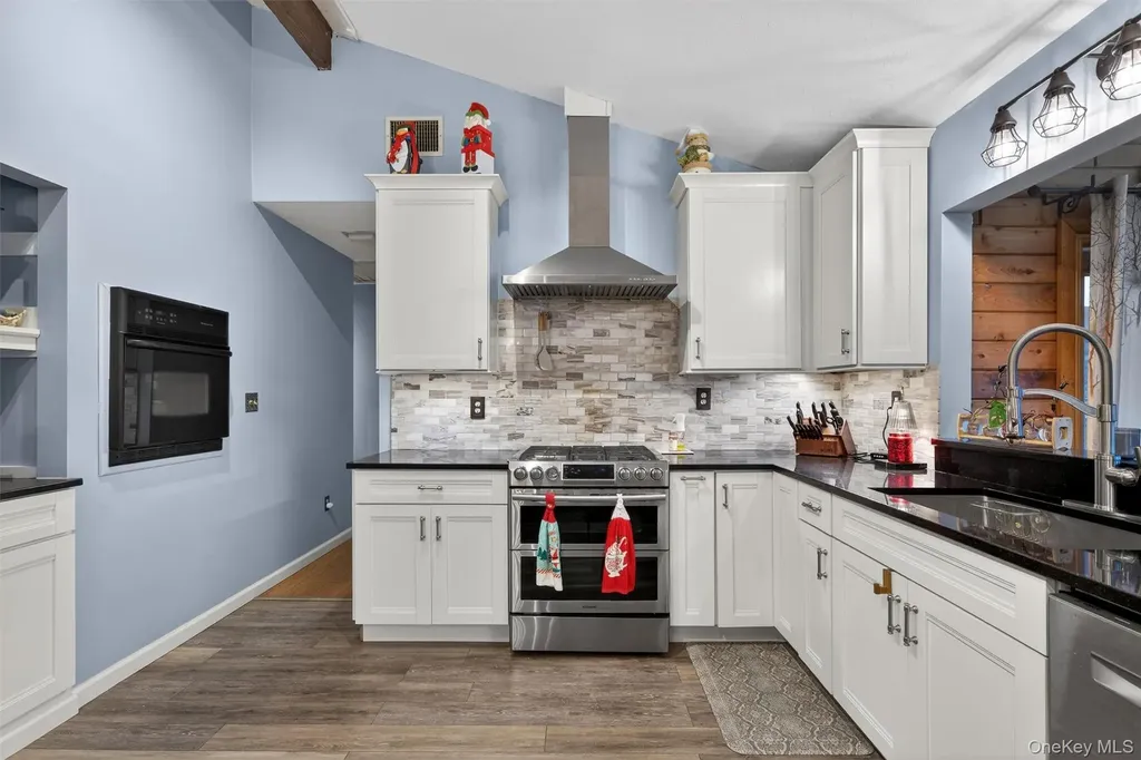 65 Bailey Road New Hampton NY 10958