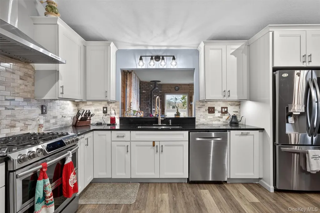 65 Bailey Road New Hampton NY 10958
