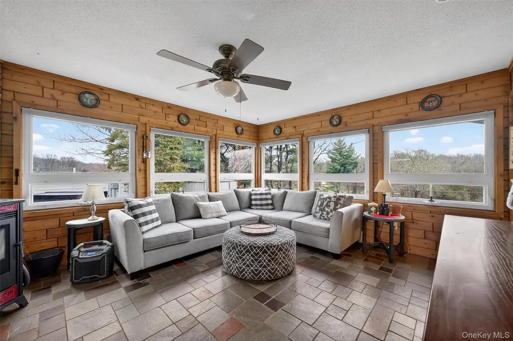 65 Bailey Road New Hampton NY 10958