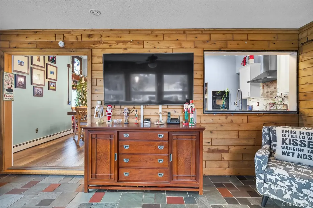 65 Bailey Road New Hampton NY 10958