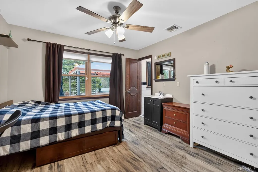 65 Bailey Road New Hampton NY 10958