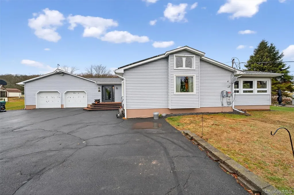 65 Bailey Road New Hampton NY 10958