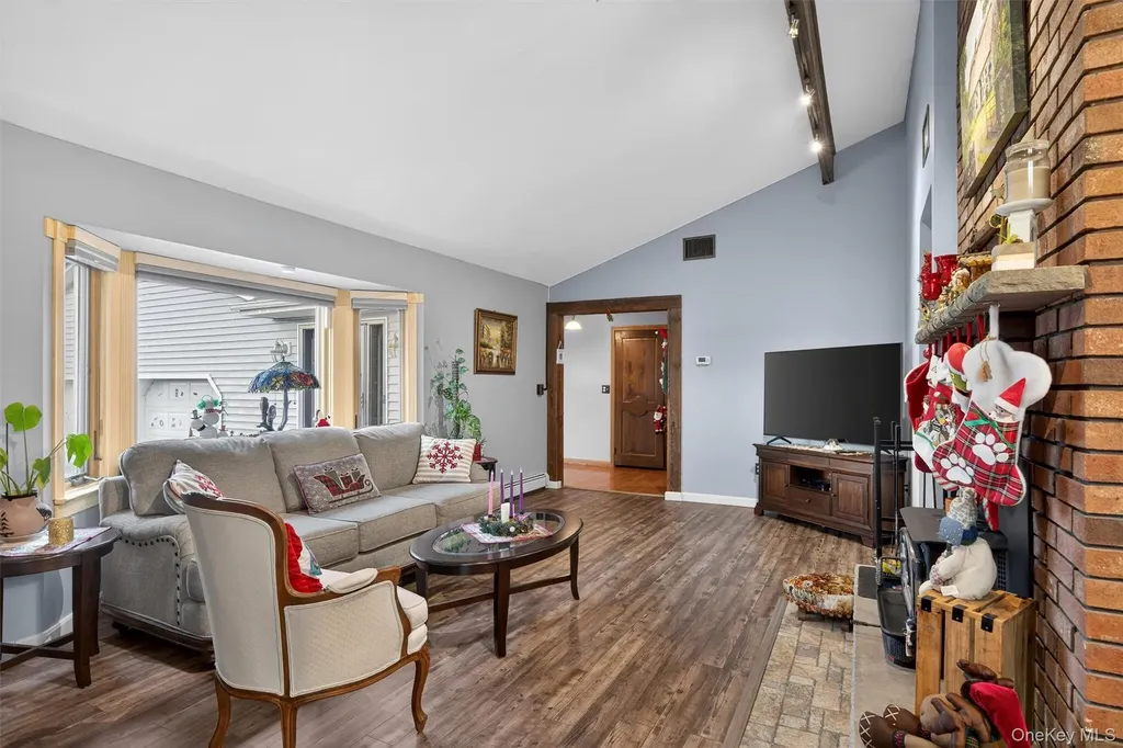 65 Bailey Road New Hampton NY 10958