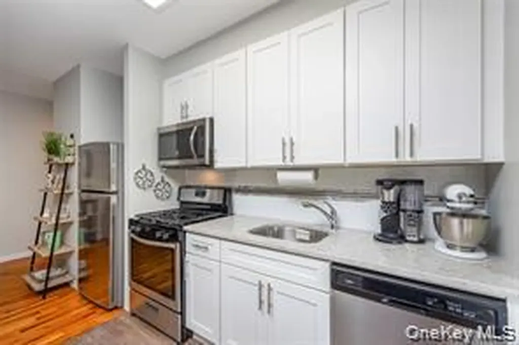 25 W Broadway Long Beach NY 11561