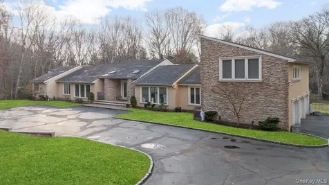 90 Rodeo Drive Oyster Bay Cove NY 11791