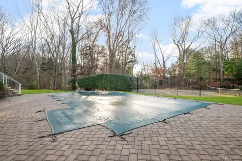 90 Rodeo Drive Oyster Bay Cove NY 11791