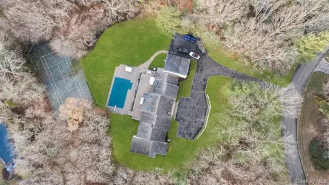 90 Rodeo Drive Oyster Bay Cove NY 11791