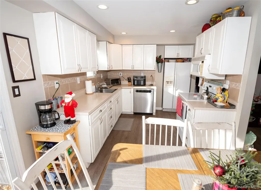 4030 Avoca Avenue Bethpage NY 11714