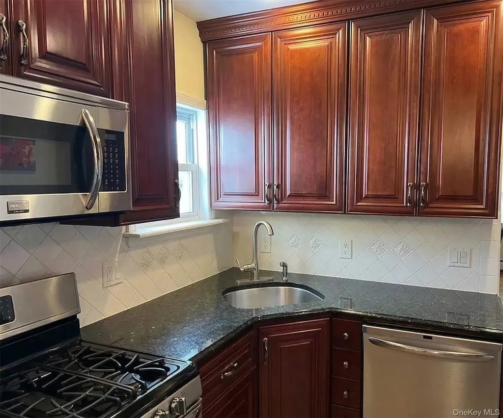 21 Oceanview Avenue Valley Stream NY 11581
