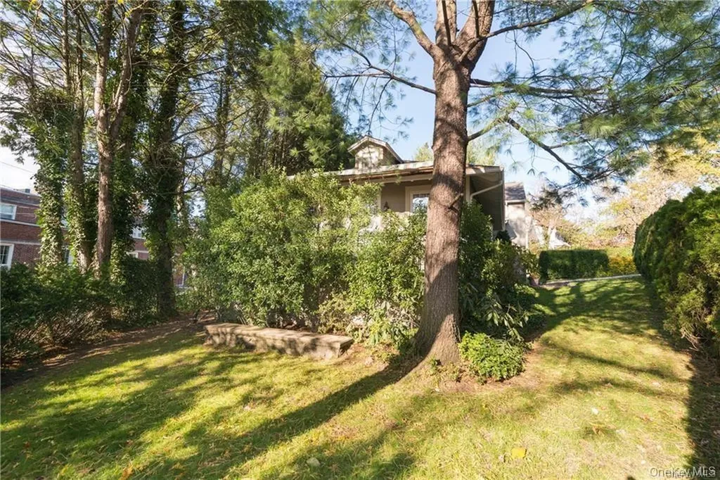1 Senate Place Larchmont NY 10538