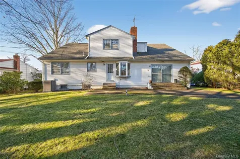 100 Birch Hill Drive Albertson NY 11576