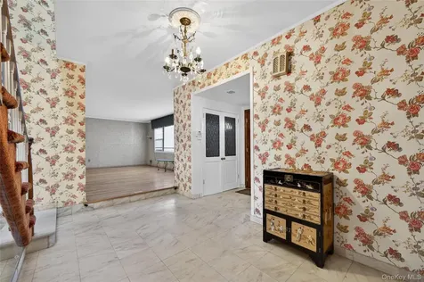 100 Birch Hill Drive Albertson NY 11576