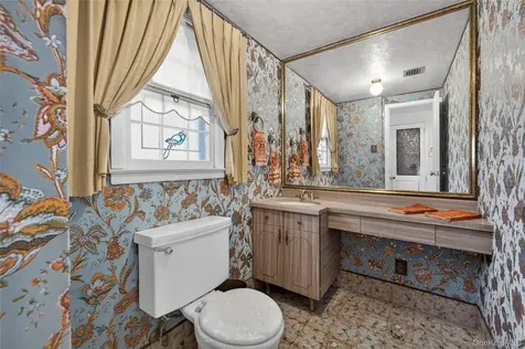 100 Birch Hill Drive Albertson NY 11576