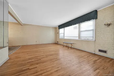 100 Birch Hill Drive Albertson NY 11576