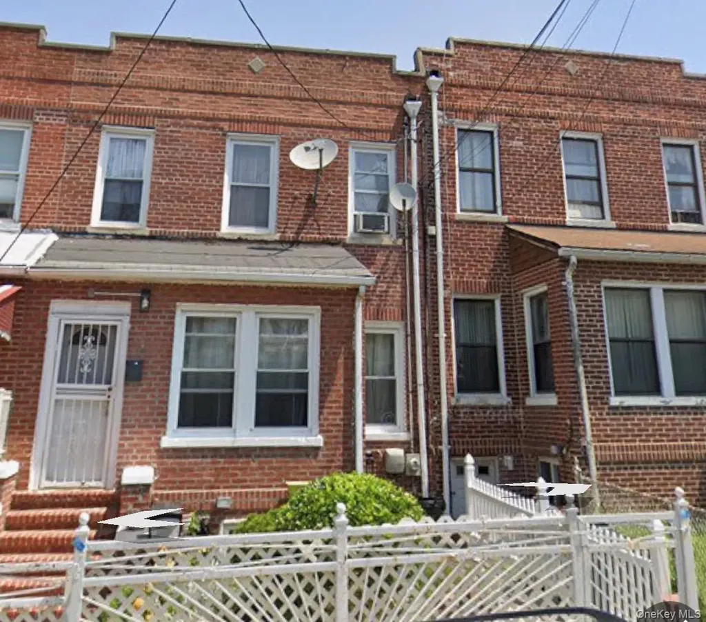 933 E 221st Street Bronx NY 10469